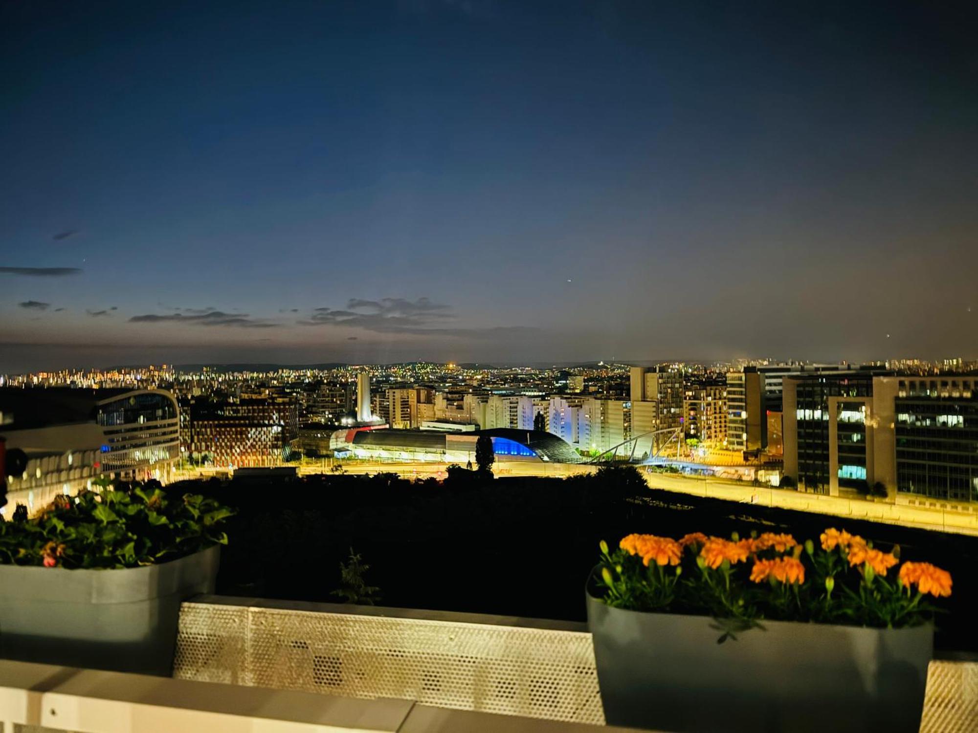Luxury 2 Rooms Apartment With Balcony Puteaux Ngoại thất bức ảnh