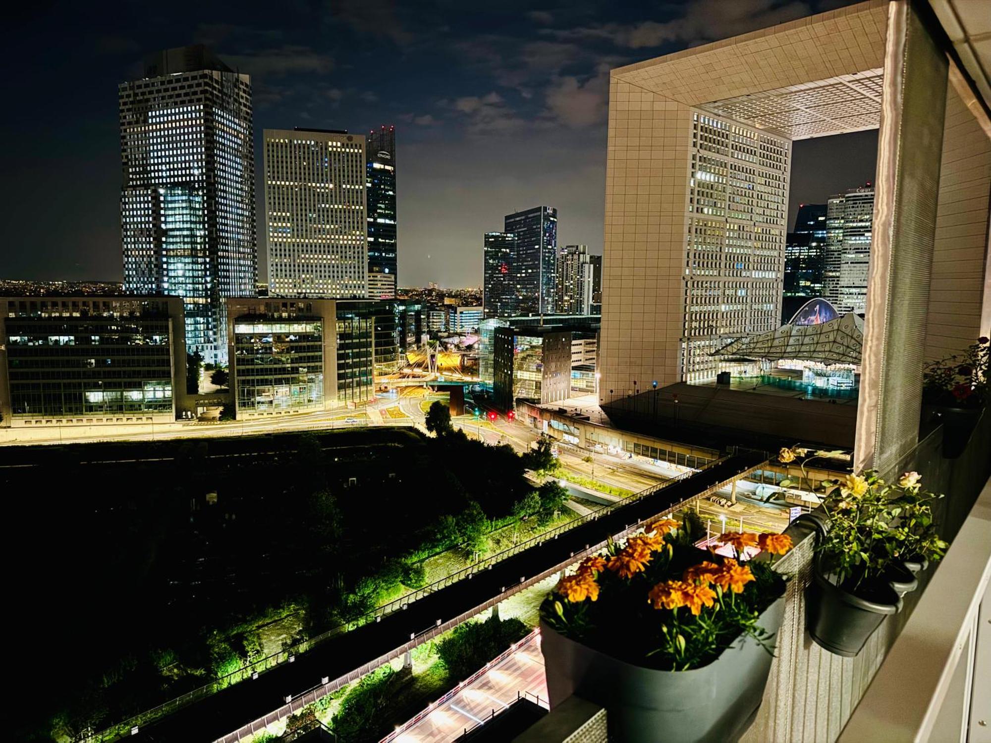Luxury 2 Rooms Apartment With Balcony Puteaux Ngoại thất bức ảnh