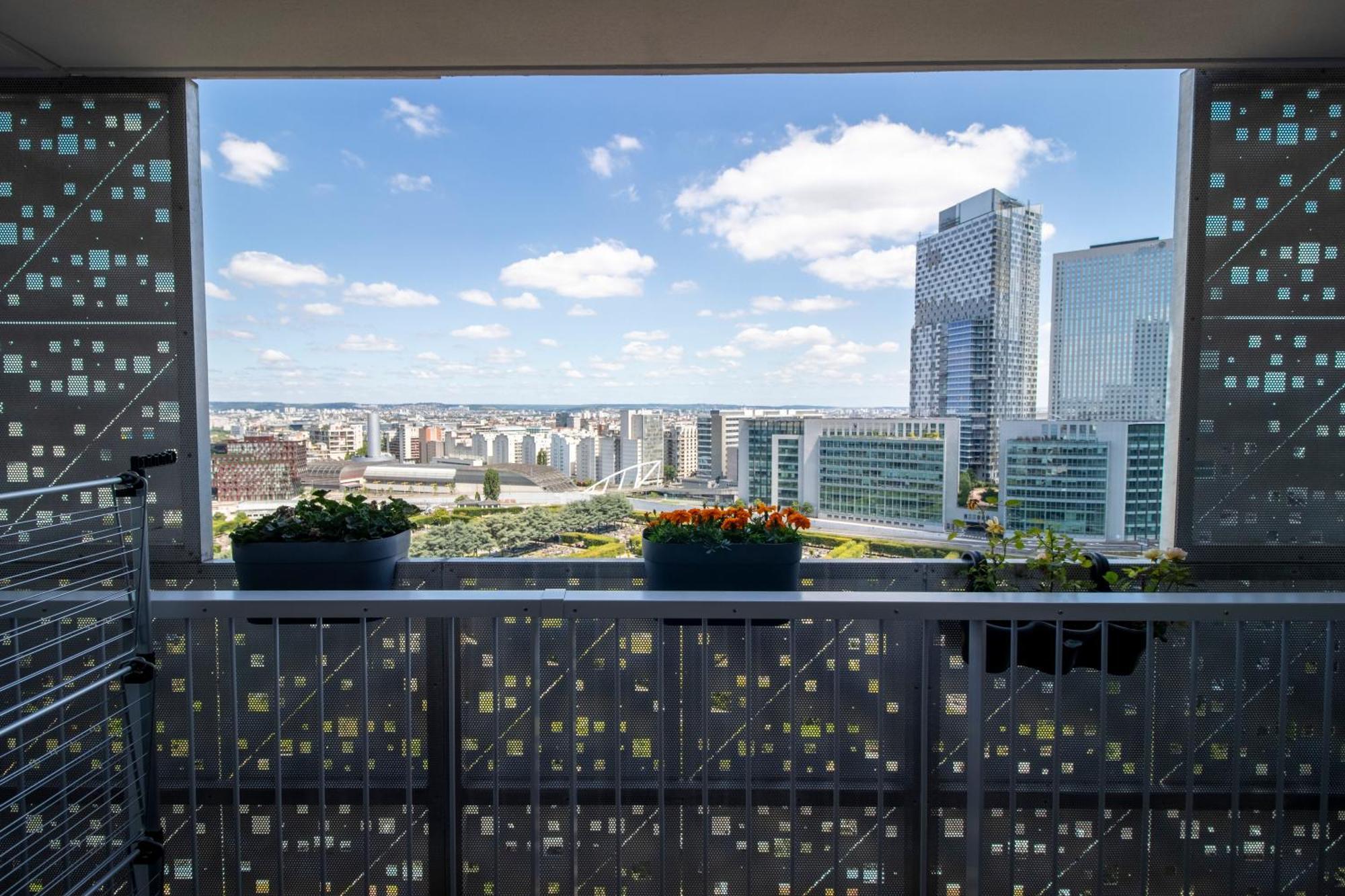 Luxury 2 Rooms Apartment With Balcony Puteaux Ngoại thất bức ảnh